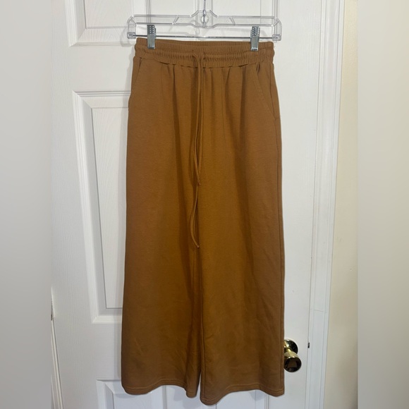 Listicle Tan Lounge Set size S - Picture 2 of 8